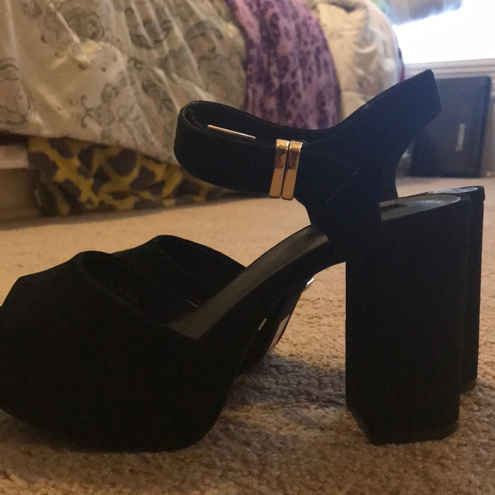 Chunky Platform Heels - Picture 5 of 7